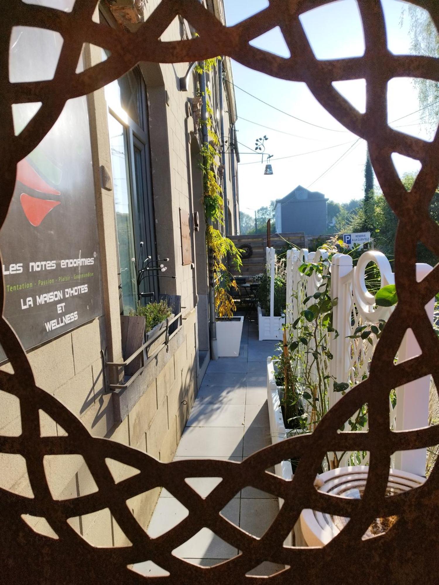 Maison D'Hote Les Notes Endormies Suite Le Refuge Walcourt エクステリア 写真