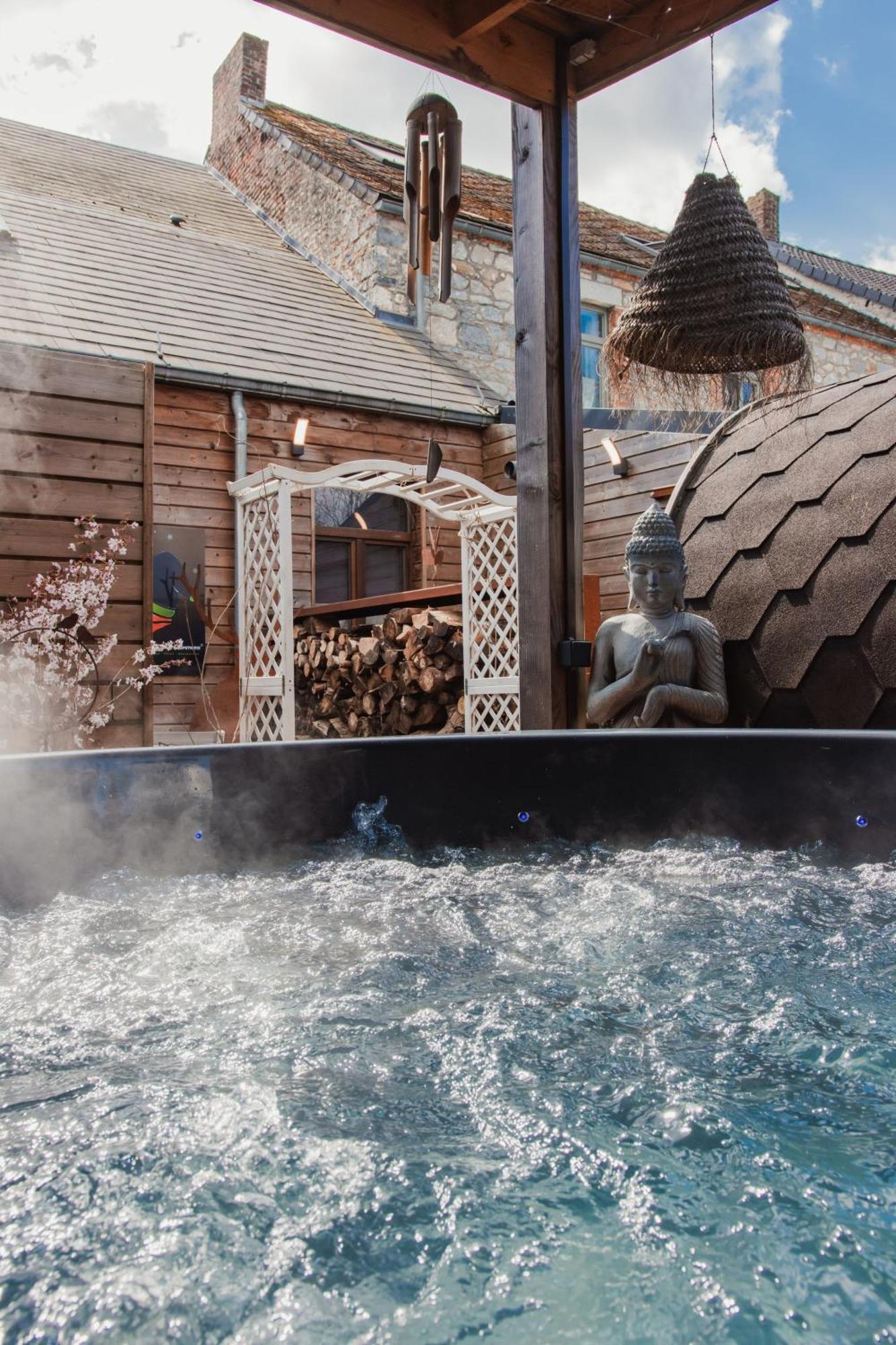 Maison D'Hote Les Notes Endormies Suite Le Refuge Walcourt エクステリア 写真