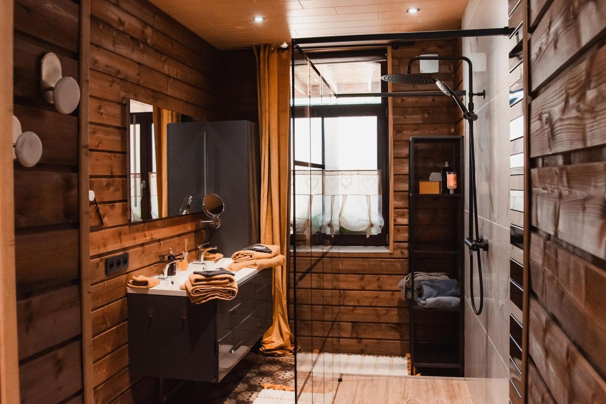 Maison D'Hote Les Notes Endormies Suite Le Refuge Walcourt エクステリア 写真