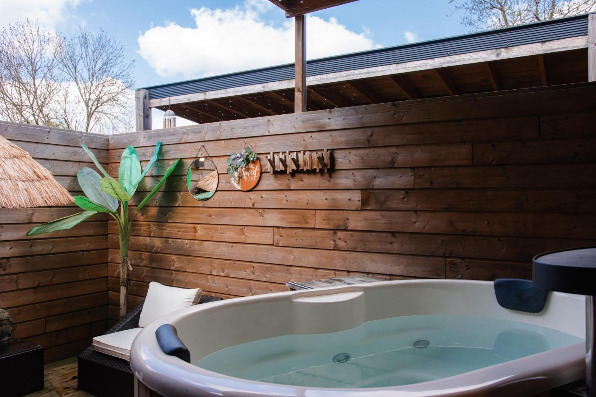 Maison D'Hote Les Notes Endormies Suite Le Refuge Walcourt エクステリア 写真